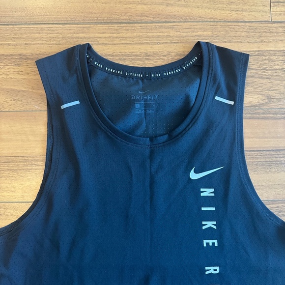 Nike Black Workout Tank - Picture 3 of 3